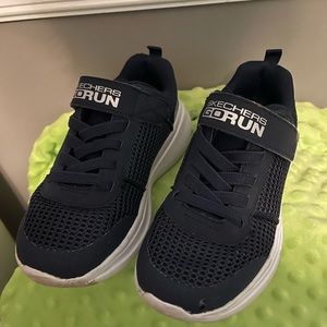 Skechers GO RUN Youth Boys Size 1 Tennis Shoes - Navy Blue